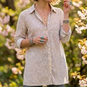 ​Chico's Leopard Print Tunic Shirt Size 2 Large